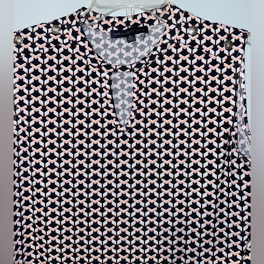 ☕️Adrienne Vittadini Stylish Black and Pink Women's Top - Picture 2 of 6